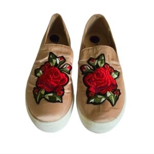Dirty Laundry Blush Embroidered ROSE Sneaker Women's Size 8.5 Slip on Shoes